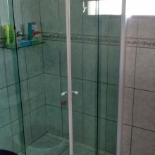 2 - BOX DE VIDRO VERDE